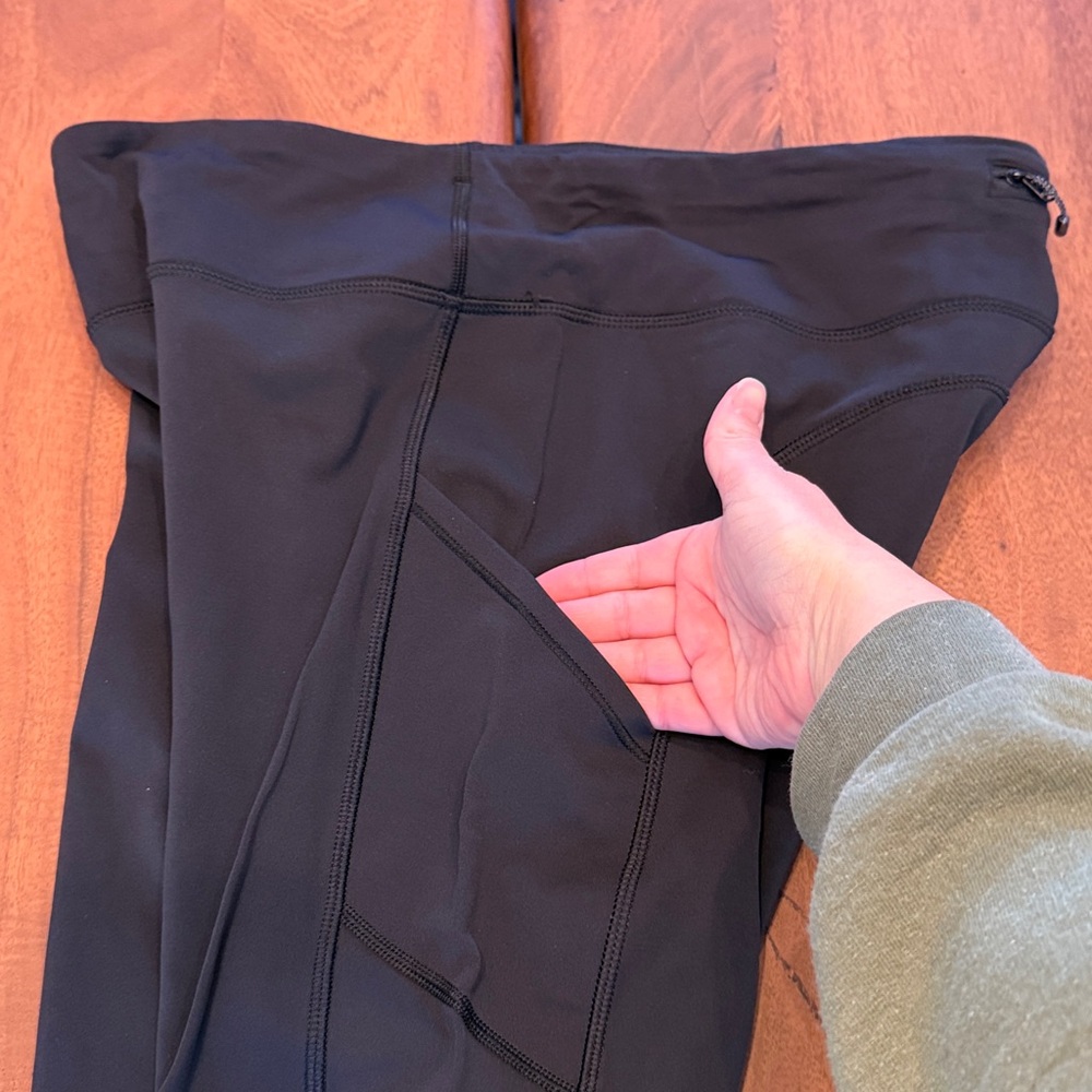 Lululemon leggings with ruching detail - black - Picture 6 of 7